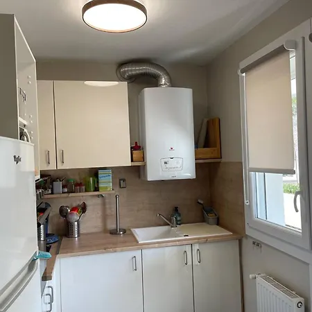 Apartment F2 Avec Terrasse De 25m² Et Parking, Proche Thermes A - Fr-1-680-42 *