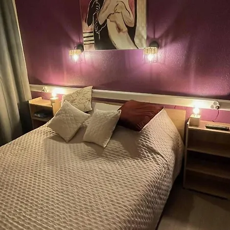 F2 Avec Terrasse De 25m² Et Parking, Proche Thermes A - Fr-1-680-42 Apartment *