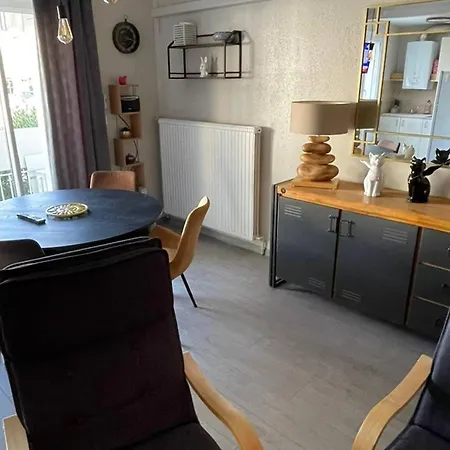Apartment F2 Avec Terrasse De 25m² Et Parking, Proche Thermes A - Fr-1-680-42 *