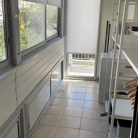 Apartment F2 Avec Terrasse De 25m² Et Parking, Proche Thermes A - Fr-1-680-42 *