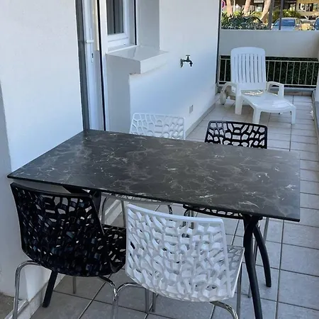 F2 Avec Terrasse De 25m² Et Parking, Proche Thermes A - Fr-1-680-42 *