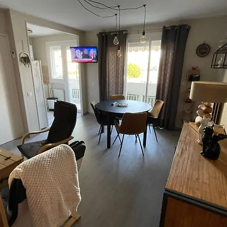 Apartment F2 Avec Terrasse De 25m² Et Parking, Proche Thermes A - Fr-1-680-42 *